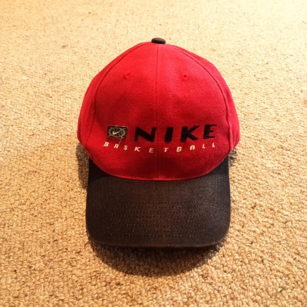 VINTAGE NIKE BASKETBALL SNAPBACK